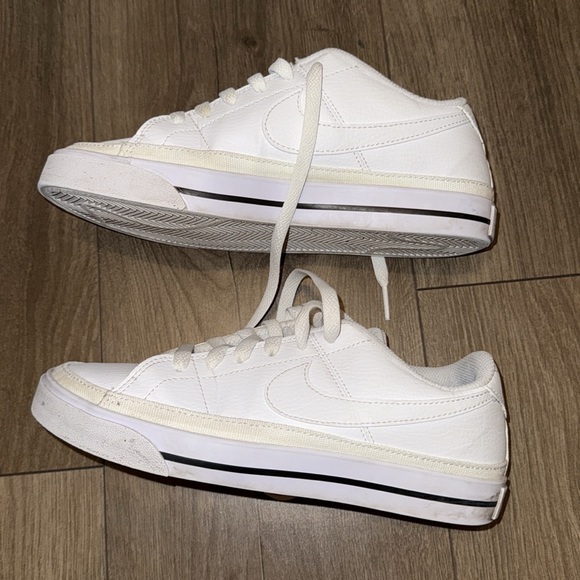 NIKE SHOES - Picture 4 of 5